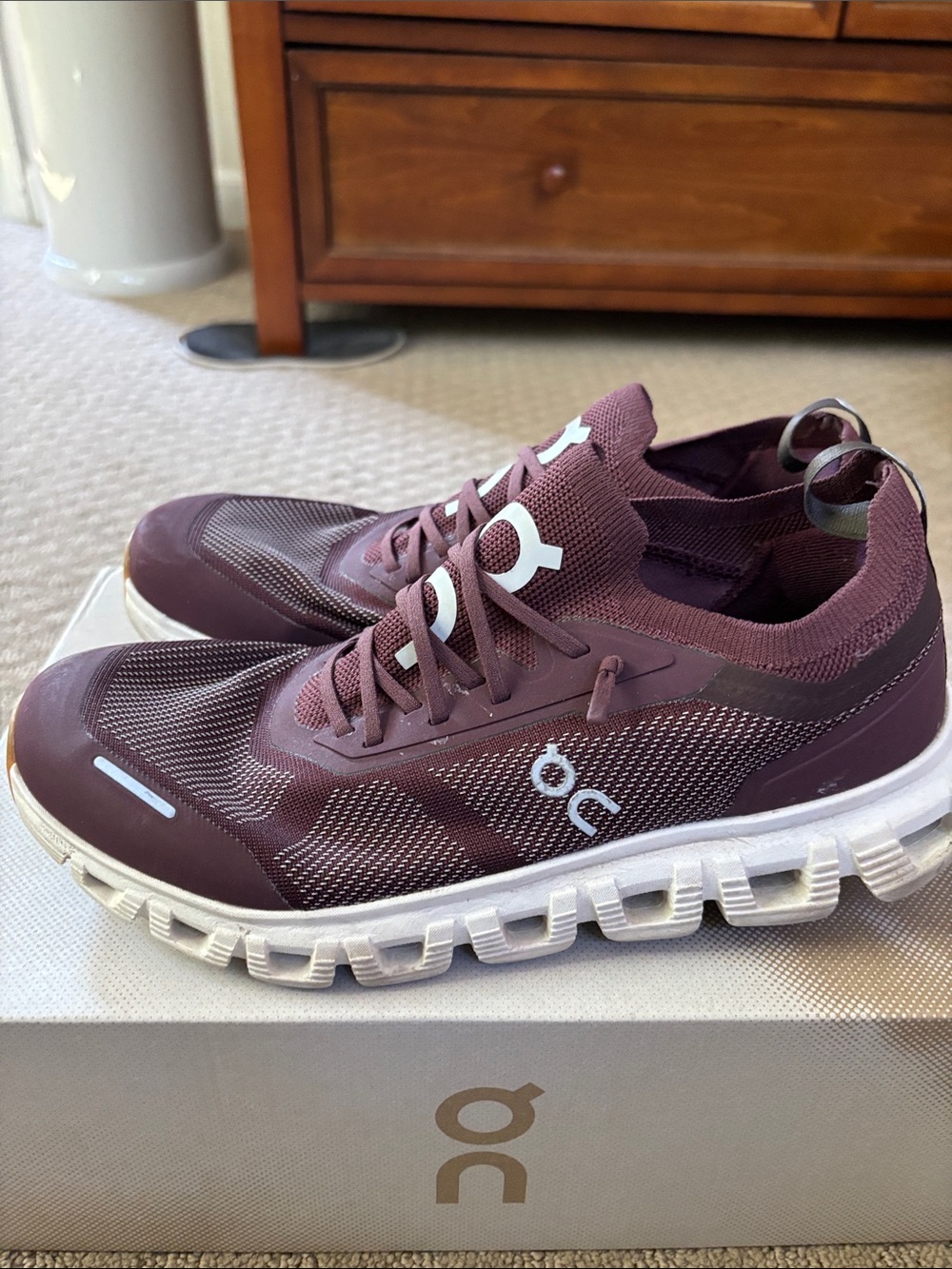 On Running Cloud versa women Running Shoes - mulberry white 8.5 - Picture 4 of 10